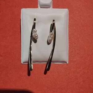 Elegant Gold and Pearl Earrings